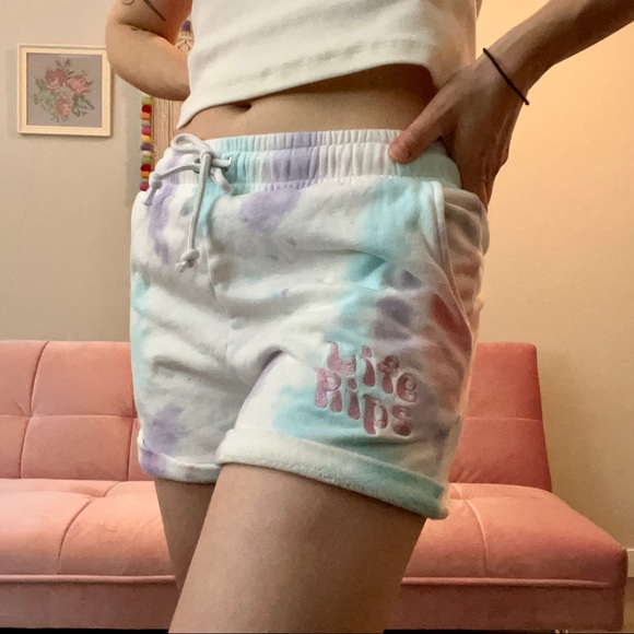 Chris D’Elia Life Rips shorts - Picture 2 of 6